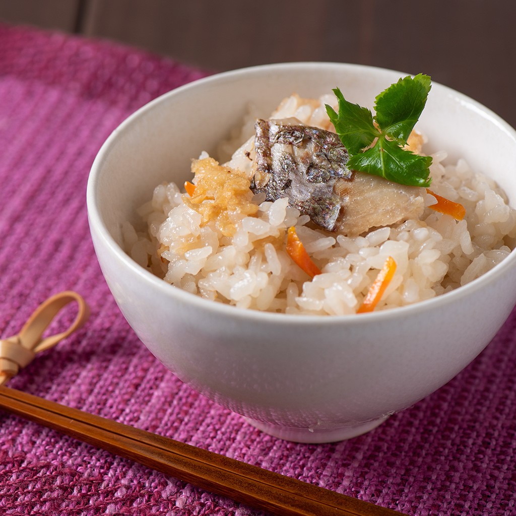 炊き込みご飯の素鯛めし盛り付け