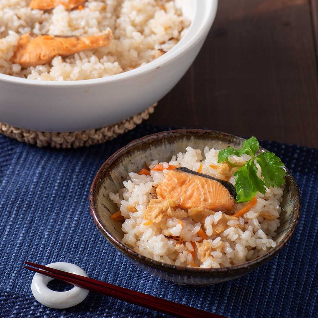 炊き込みご飯の素鮭めし調理例