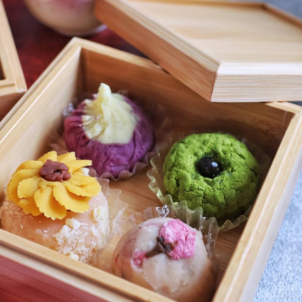 【産直商品】【19日・20日・21日お届け】【敬老の日】hanaemu-はなえむ-おはぎ8個【送料込み/北海道送料別途/沖縄・離島への発送不可】【オンライン限定】