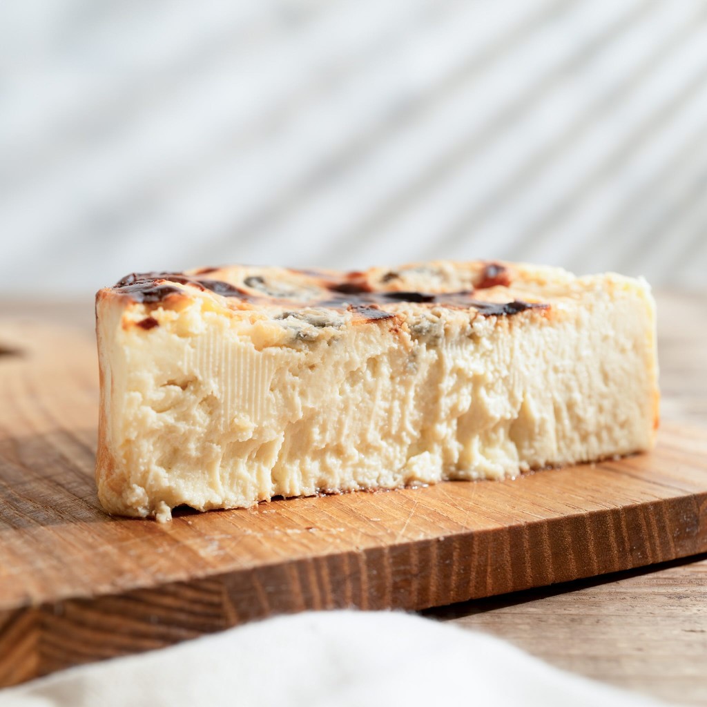 【産直商品】MAHOROWA ー PREMIUMバスクブルーチーズケーキ＜グルテンフリー＞【送料込み/北海道送料別途/沖縄・離島への発送不可】【オンライン限定】