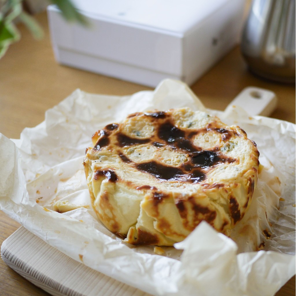【産直商品】MAHOROWA ー PREMIUMバスクブルーチーズケーキ＜グルテンフリー＞【送料込み/北海道送料別途/沖縄・離島への発送不可】【オンライン限定】