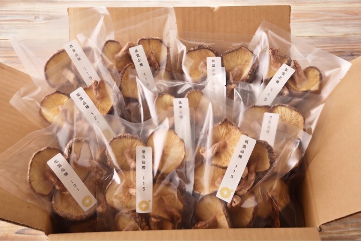 【産直商品】こだわり品種　肉厚干し椎茸セット 300ｇ（30ｇ×10個）【オンライン限定】